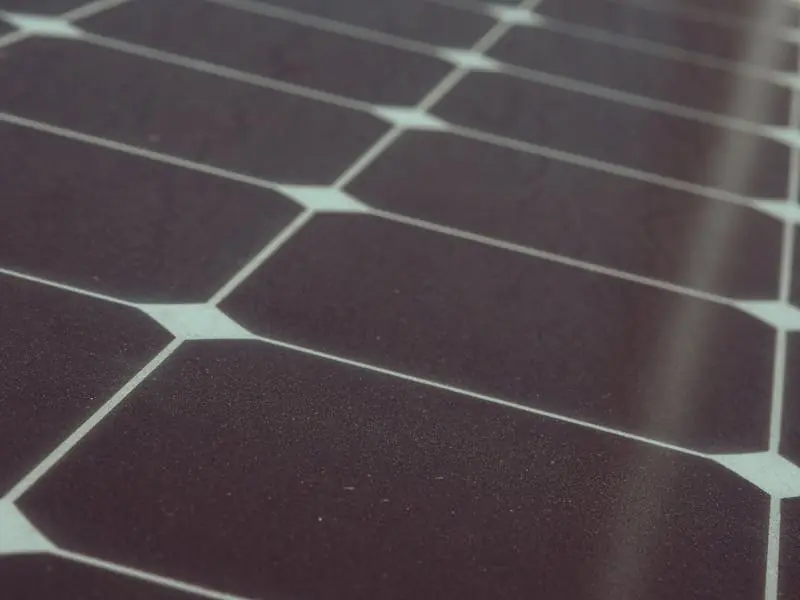 Batterie virtuelle panneau solaire : ça vaut le coup ?