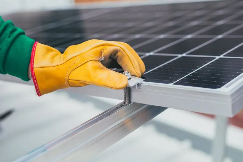 Panneau solaire flexible : pour qui, quel rendement et quel prix ?